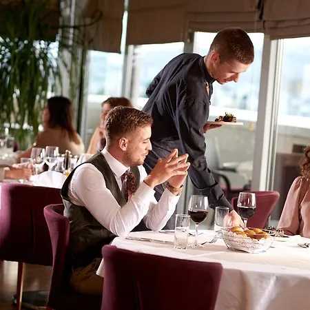 Ramada By Wyndham 4*