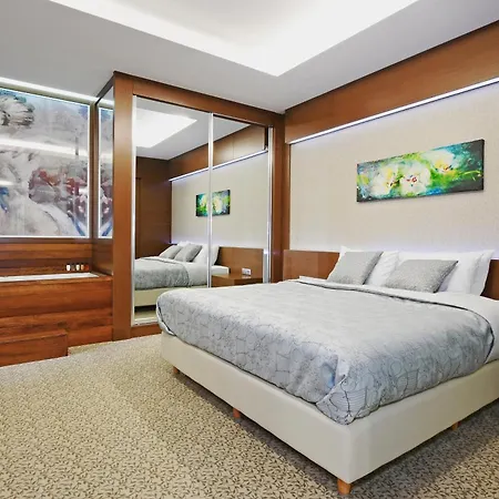 酒店 Ramada By Wyndham 4*