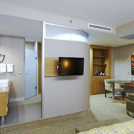 Ramada By Wyndham 4*