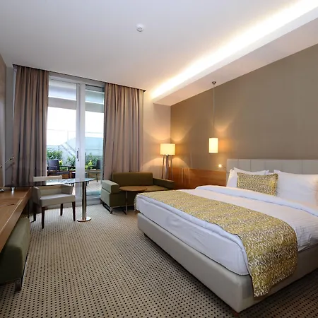 Ramada By Wyndham פודגוריצה