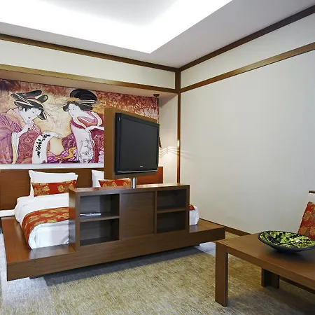 מלון Ramada By Wyndham 4*