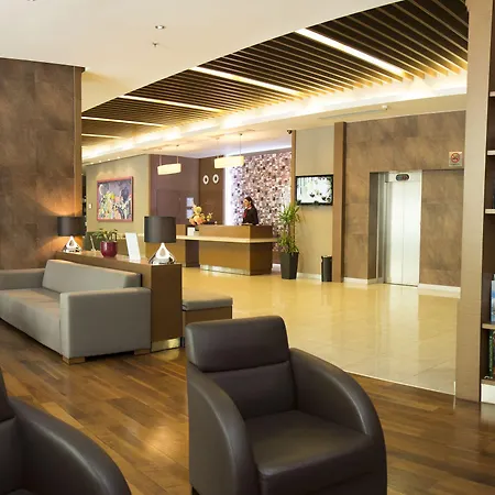 Ramada By Wyndham מלון פודגוריצה