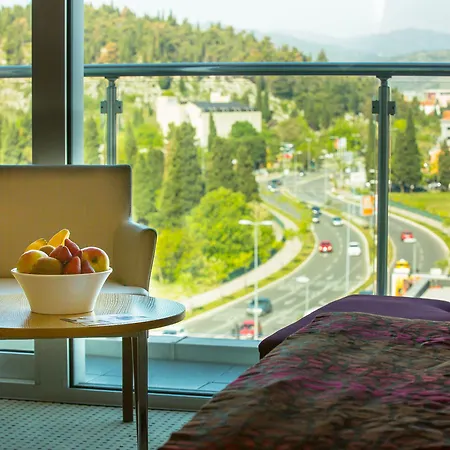 Ramada By Wyndham 4* פודגוריצה