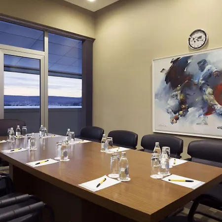 Ramada By Wyndham פודגוריצה