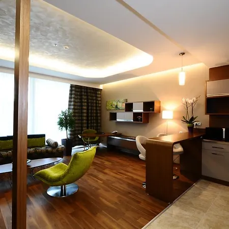 Ramada By Wyndham 4* פודגוריצה