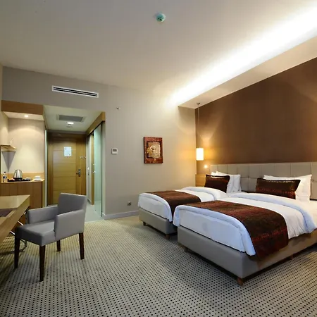 Ramada By Wyndham 4* פודגוריצה