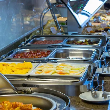 מלון Ramada By Wyndham פודגוריצה