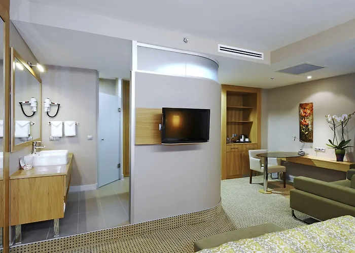 Ramada By Wyndham 4*