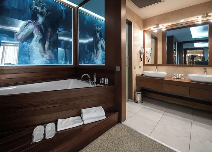 Otel Ramada By Wyndham 4*